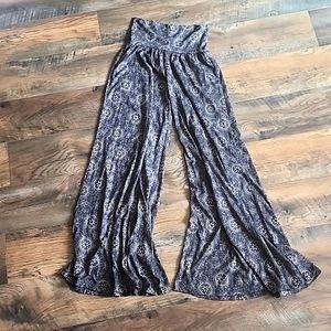 Wide-leg Pants